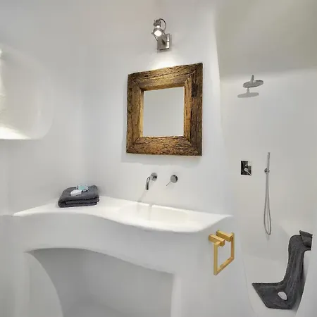 Coastal Retreat With Wellness Villa *