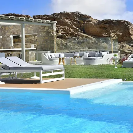 Coastal Retreat With Wellness *